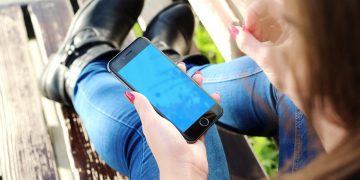 iphone, hand, girl, smartphone, mobile phone, cell phone, phone, screen, style, touchscreen, communication, device, technology, iphone 6, apple, iphone, iphone, iphone, smartphone, smartphone, smartphone, mobile phone, mobile phone, cell phone, cell phone, phone, phone, phone, phone, phone