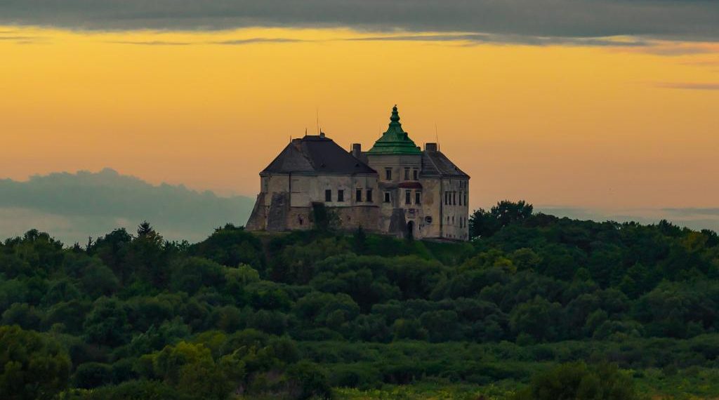Старовинні замки України, які зберегли дух минулих століть
