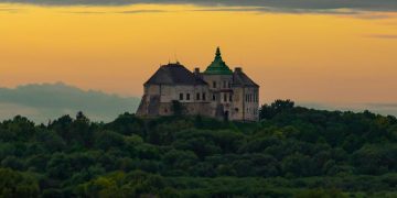 Старовинні замки України, які зберегли дух минулих століть