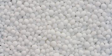 Карбамид на 10 л воды: правильное применение
