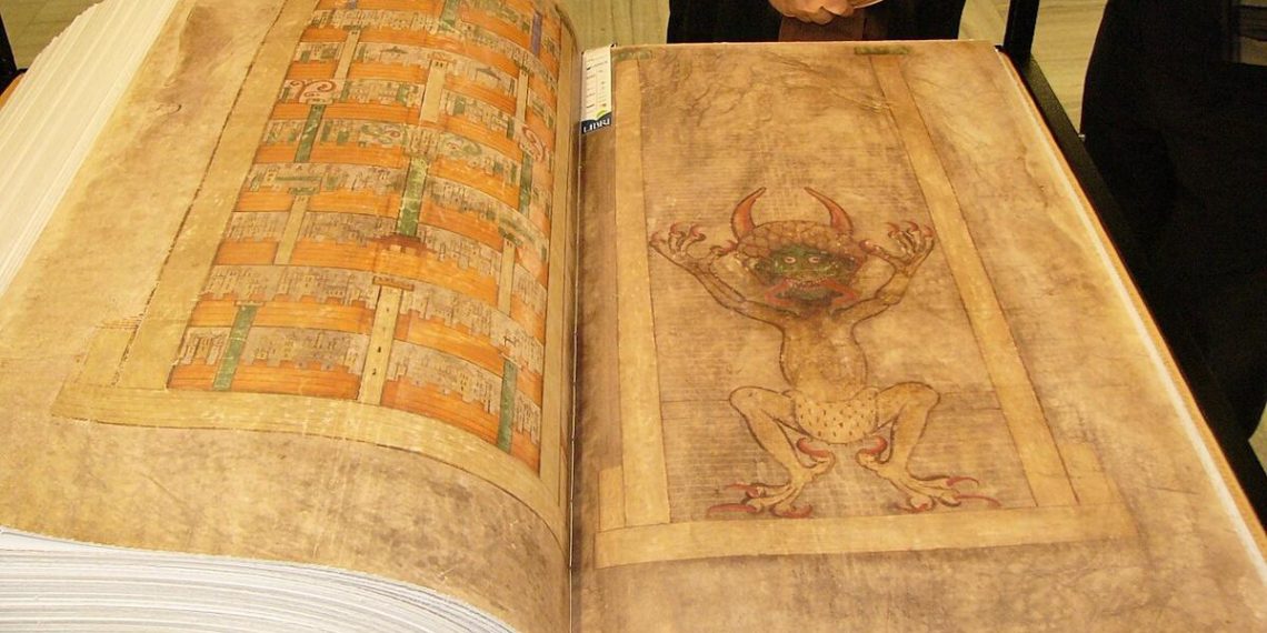 Хто насправді написав “Біблію Диявола”, і чому цей твір такий важливий