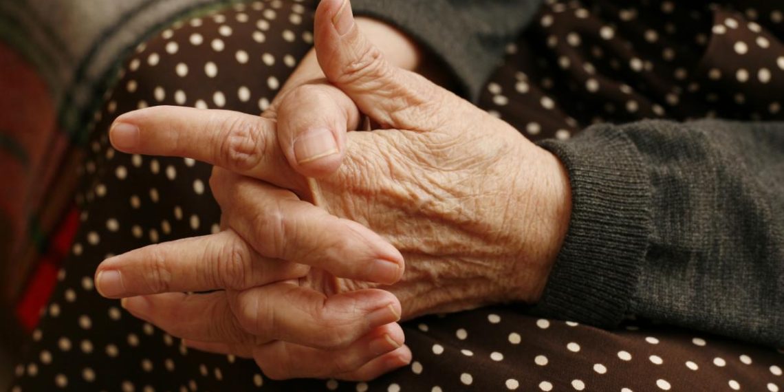 Учені з’ясували, хто частіше доживає до 100 років – м’ясоїди чи вегетаріанці