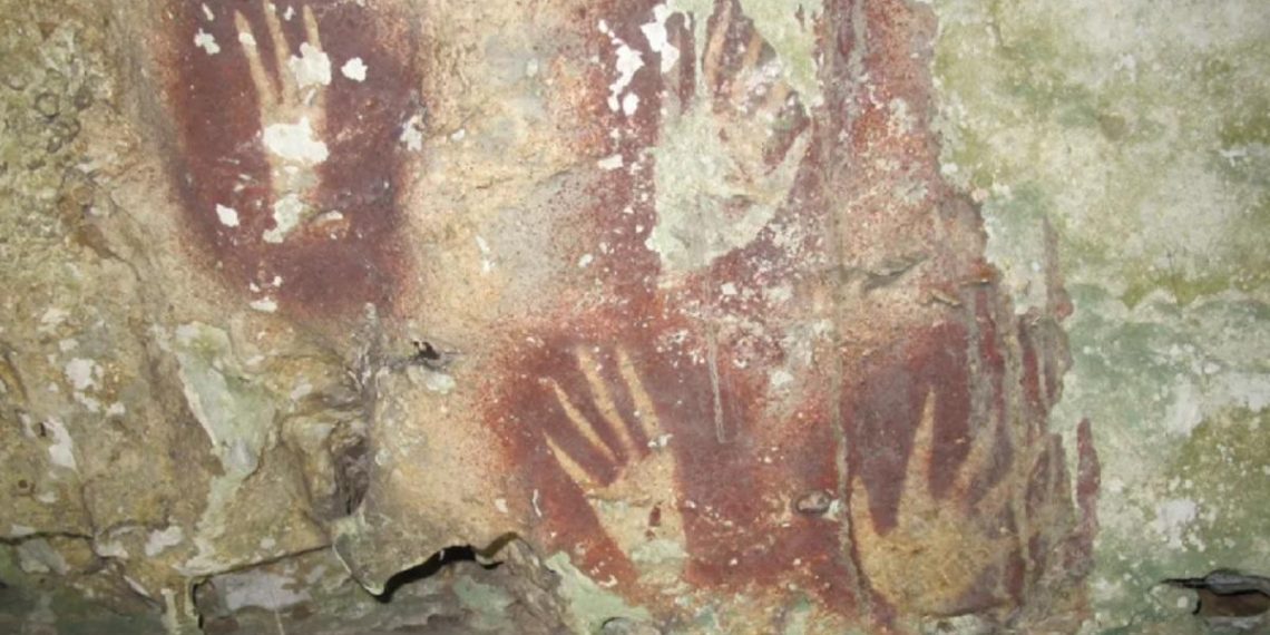Вчені знайшли найдавніші в світі наскельні малюнки: де вони розташовані