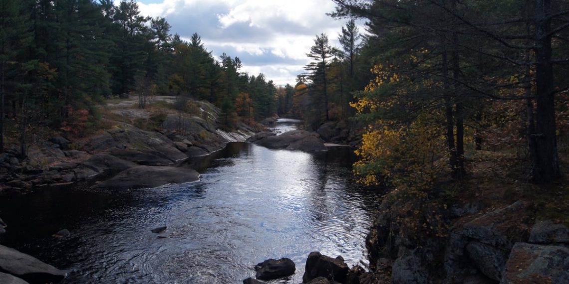 Геологи знайшли найдавнішу воду в світі: яка вона на смак