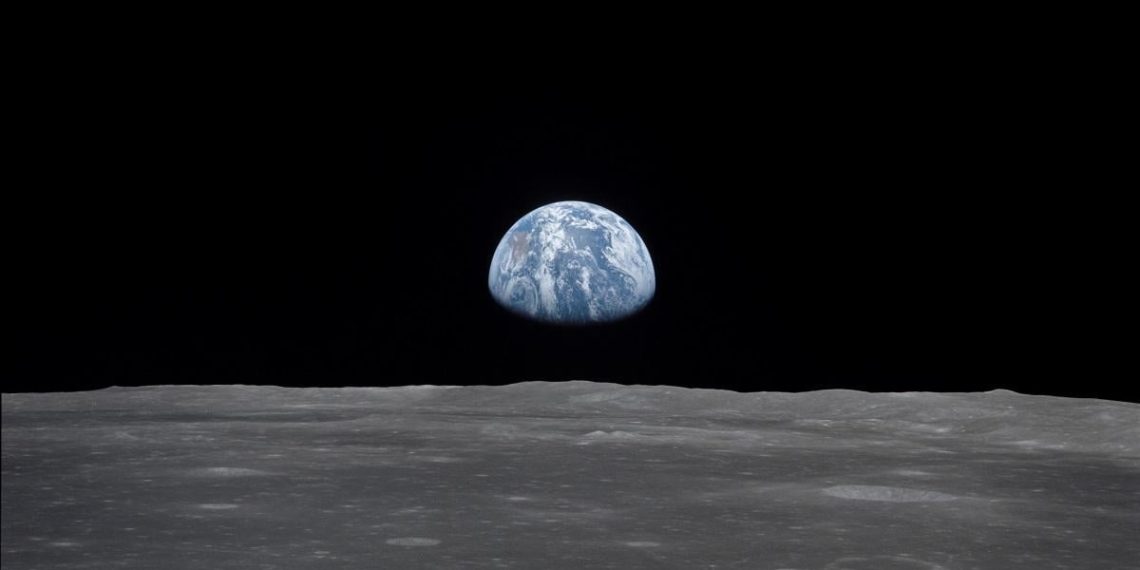 Місяць поступово віддаляється від Землі, змінюючи тривалість доби