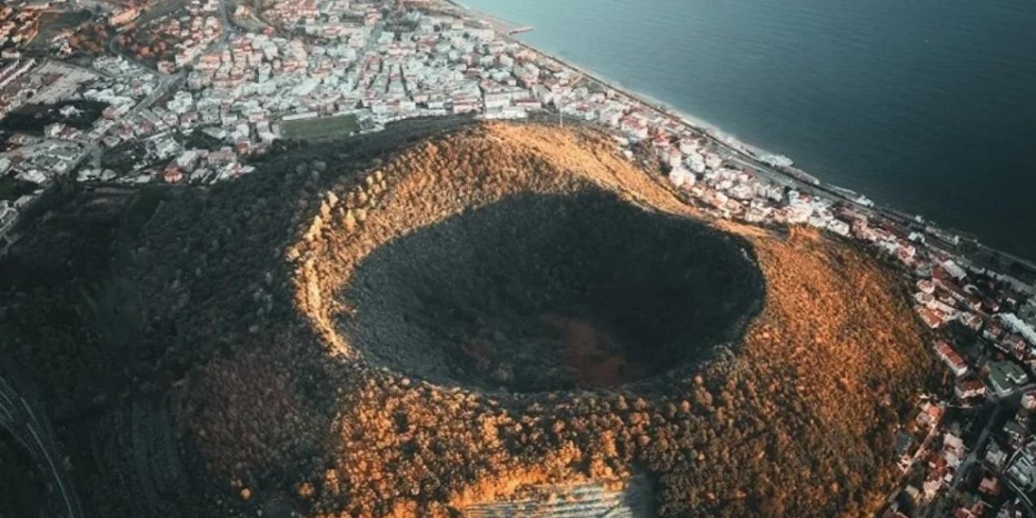 Потужний землетрус сколихнув Італію: прокидається небезпечний вулкан