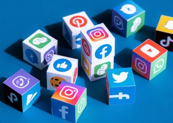 Meta та YouTube зобов’язали виплатити $3 млн жінці, яка “підсіла” на додатки в дитинстві